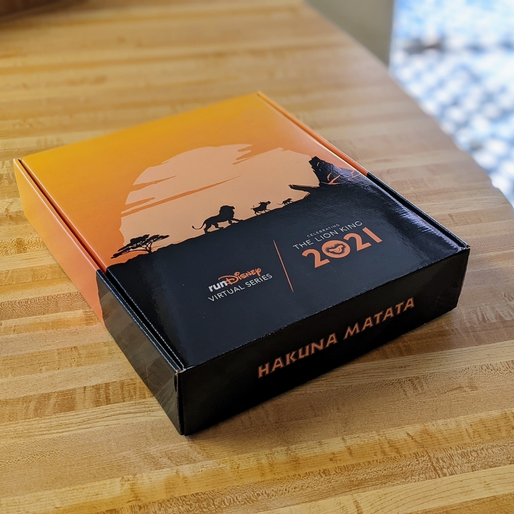 NWOT/NIB Lion King Award Medals and Pin Set, 2021 runDisney 5K Virtual Challenge - Picture 4 of 16